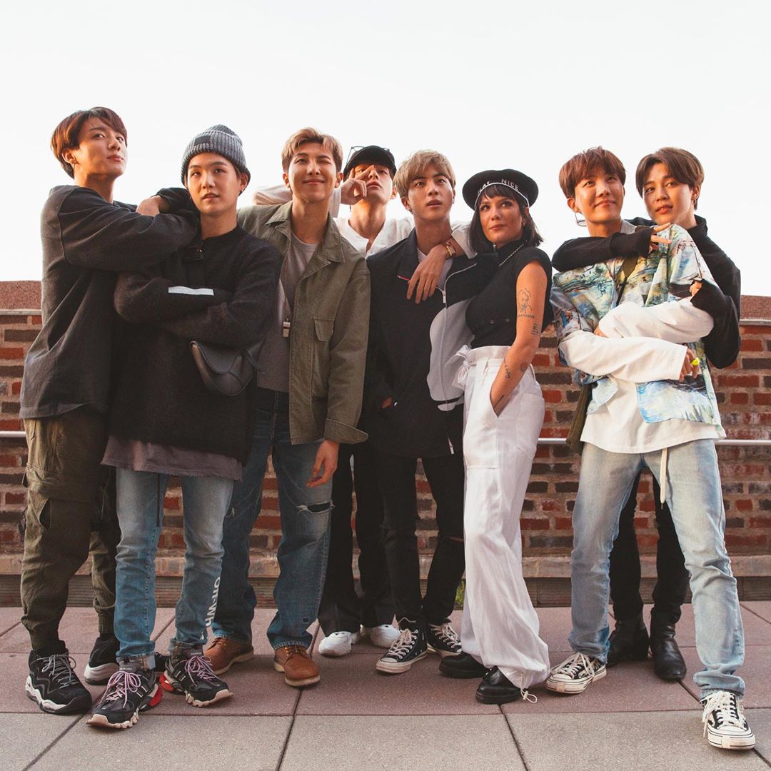 etnow's tweet photo. OUR KINGS and OUR QUEEN! 💜 #BTSxNYC https://t.co/AXjPgm8y0g