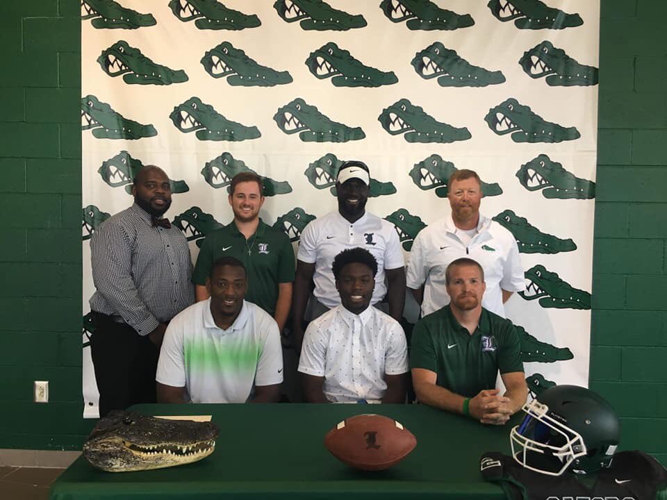 CoachRyanKing's tweet image. I was really happy to be able to see @iamtaeee_ sign this afternoon. @FootballPrideGC is getting one heck of an athlete and an ever better young man. I am excited to see you take this next step and I can’t wait to watch you find success. Congratulations J!