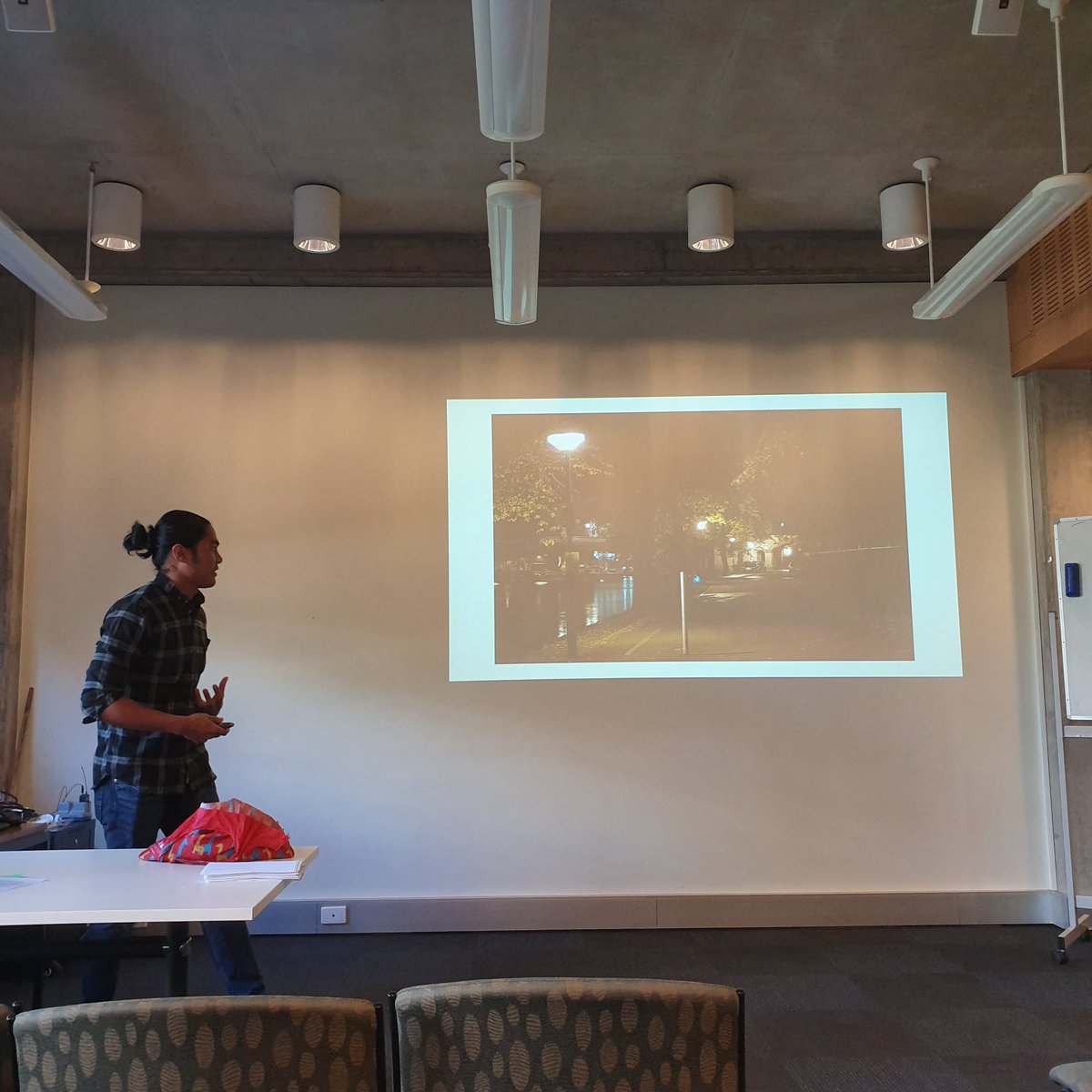 Yanting_48's tweet photo. #unimelbscicomm  
Employ tweeter as the tool to find the safest way back home. A great example about potential of big data. https://t.co/ShWxrkVzzu