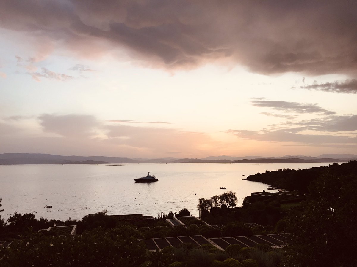 AndrewDowson's tweet image. #PresentView Enjoying an early morning cuppa on the balcony.