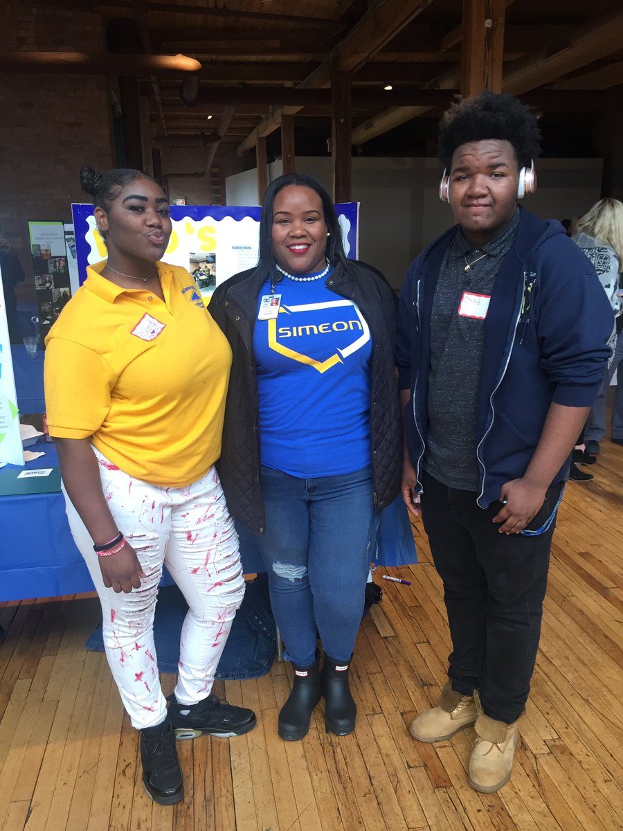 NealFSimeon_CA's tweet photo. Student Voice Committee is sharing their great work at the 17th Annual Action Civics Showcase @CPSCivicLife @MikvaChallenge @ChiPubSchools @erick_pruitt @janicejackson #MindfulnessMatters #WolverinePride #StudentVoice 🗣 https://t.co/7ciicz1Cpq