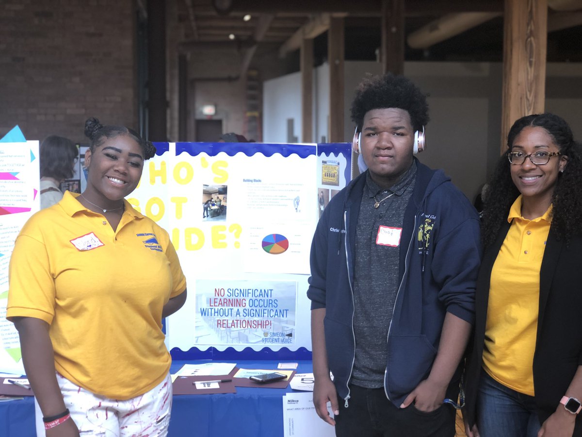 NealFSimeon_CA's tweet photo. Student Voice Committee is sharing their great work at the 17th Annual Action Civics Showcase @CPSCivicLife @MikvaChallenge @ChiPubSchools @erick_pruitt @janicejackson #MindfulnessMatters #WolverinePride #StudentVoice 🗣 https://t.co/7ciicz1Cpq