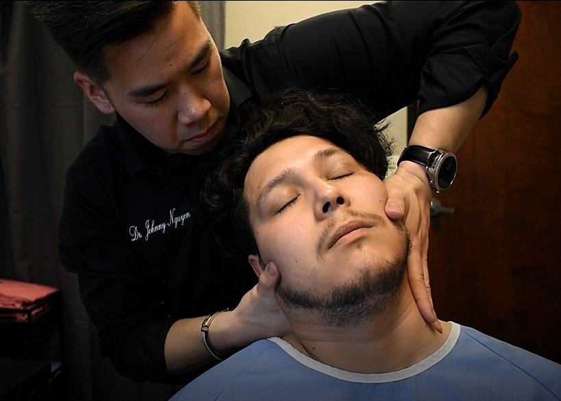 ThriveChiroDFW's tweet photo. Sciatic and Mid-back pain from work HELPED #drnguyen #dallas #fortworth #kellertx #gonstead #chiropractor #sciatica #work #pain. Click on Bio to see full video at https://t.co/vVX4ZPhc18 https://t.co/Ty8rWZbPIA