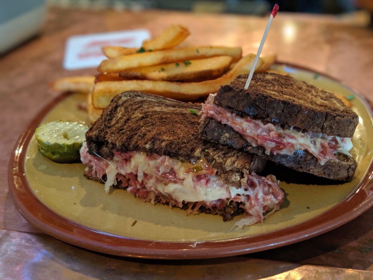 PhoenixIrishBar's tweet photo. Say hello to your lunch! Enjoy our delicious Corned Beef Reuben with some steak fries today. #SF #Bar #PubFood https://t.co/pEcGDaY464