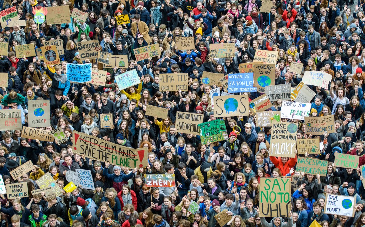 Greenpeace's tweet photo. There are over a thousand strikes planned for this Friday, in over 100 countries. Their action will be felt all over the world. #FridaysForFuture

Find a strike near you to join the movement: https://t.co/y8WMJQMGbE https://t.co/Vbs3zwtFIt