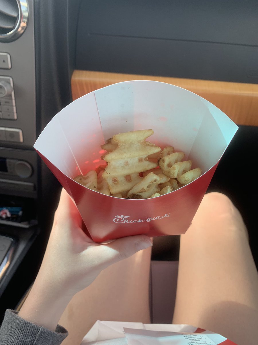 k_mckale's tweet photo. Chick-fil-A... You’ve never done me wrong before, but every relationship has its problems. I love you, but you need to do better. #largefry #straightoutofthebag https://t.co/BzEOJk8l6l