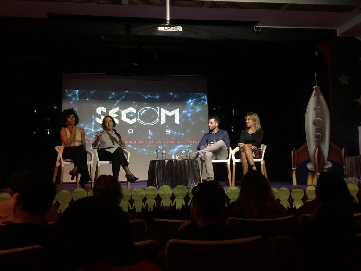 SecomTijuca's tweet photo. Está começando o nosso segundo dia de palestras, com o tema “Os avanços da tecnologia como construção para sociedade”. Com os palestrantes: Luciana Barreto, Victor Azevedo, Priscila Lusie. #secom2019 https://t.co/aZ6BRLpeKp