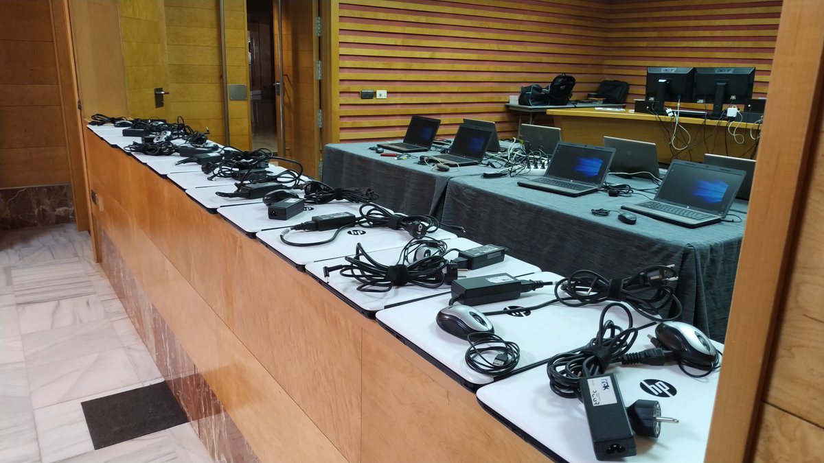 VisualXet's tweet photo. Ayer preparamos toda la informatica en la sala de ponentes mas las 17 salas de #SEAP2019G XXIX Congreso de la Sociedad Española de #AnatomíaPatológica @SEAP_IAP en el #PalaciodeCongresos de #Granada.

Seran 3 dias sin descanso en los que daremos toda nuestra experiencia tecnica . https://t.co/X0yYjFZ49K