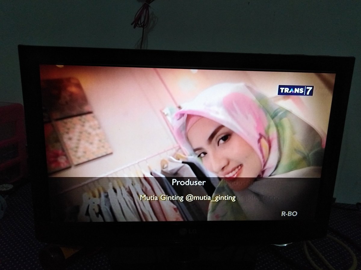 Hanhusna's tweet photo. #kuisislampediat722052019 Jawabannya adalah EHRAM. Disana di Desa Kosapinar Turki rata2 warganya bekerja sbgi peternak domba. Sehingga terdpt bnyk stock bulu dombanya, Walau generasi penerusnya tdk tertarik menjadi pengrajin EHRAM, masih ada 10 pengrajin yg ttp melestarikannya. https://t.co/DZ3XPGBZTg