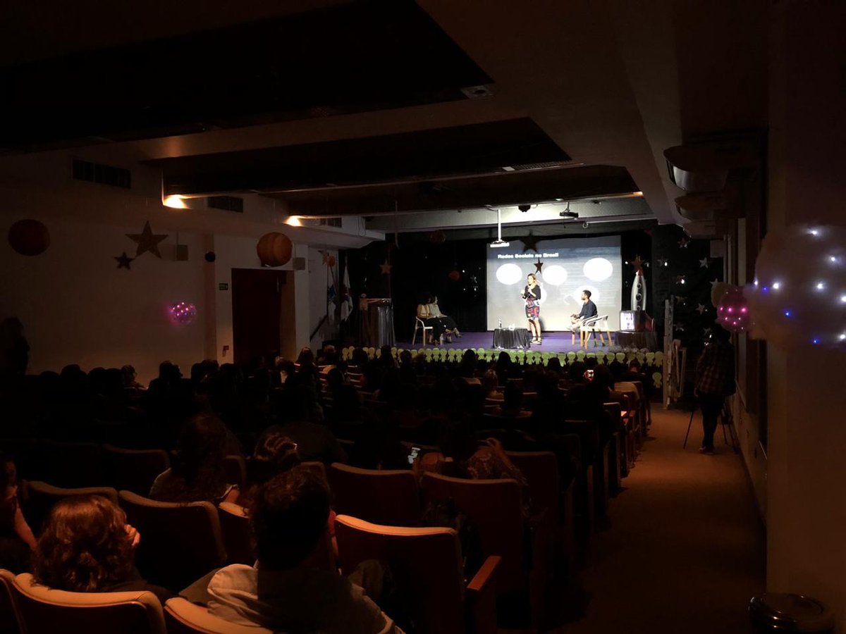 SecomTijuca's tweet photo. Priscilla Lusie, cientista de dados da GloboPlay, agora no palco! #SecomUva #secom2019 https://t.co/rheypqLjmK