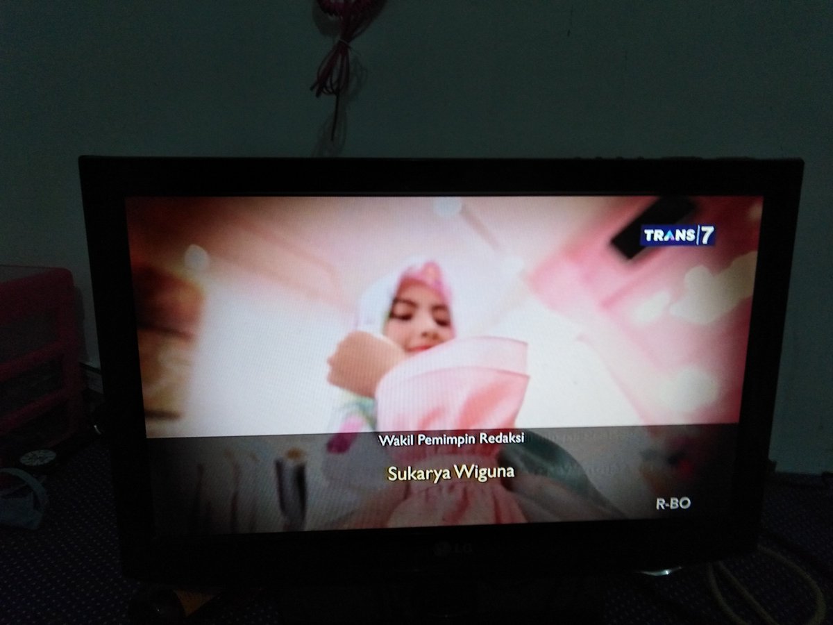 Hanhusna's tweet photo. @news_trans7 #kuisislampediat722052019 Jawabnya adalah EHRAM. Disana di Desa Kosapinar rata2 warganya bekerja sbgi peternak domba. Sehingga terdpt bnyk stock bulu dombanya, Walau generasi penerusnya tdk tertarik menjadi pengrajin EHRAM, masih ada 10 pengrajin yg ttp melestarikannya https://t.co/YAqzrWd7R8