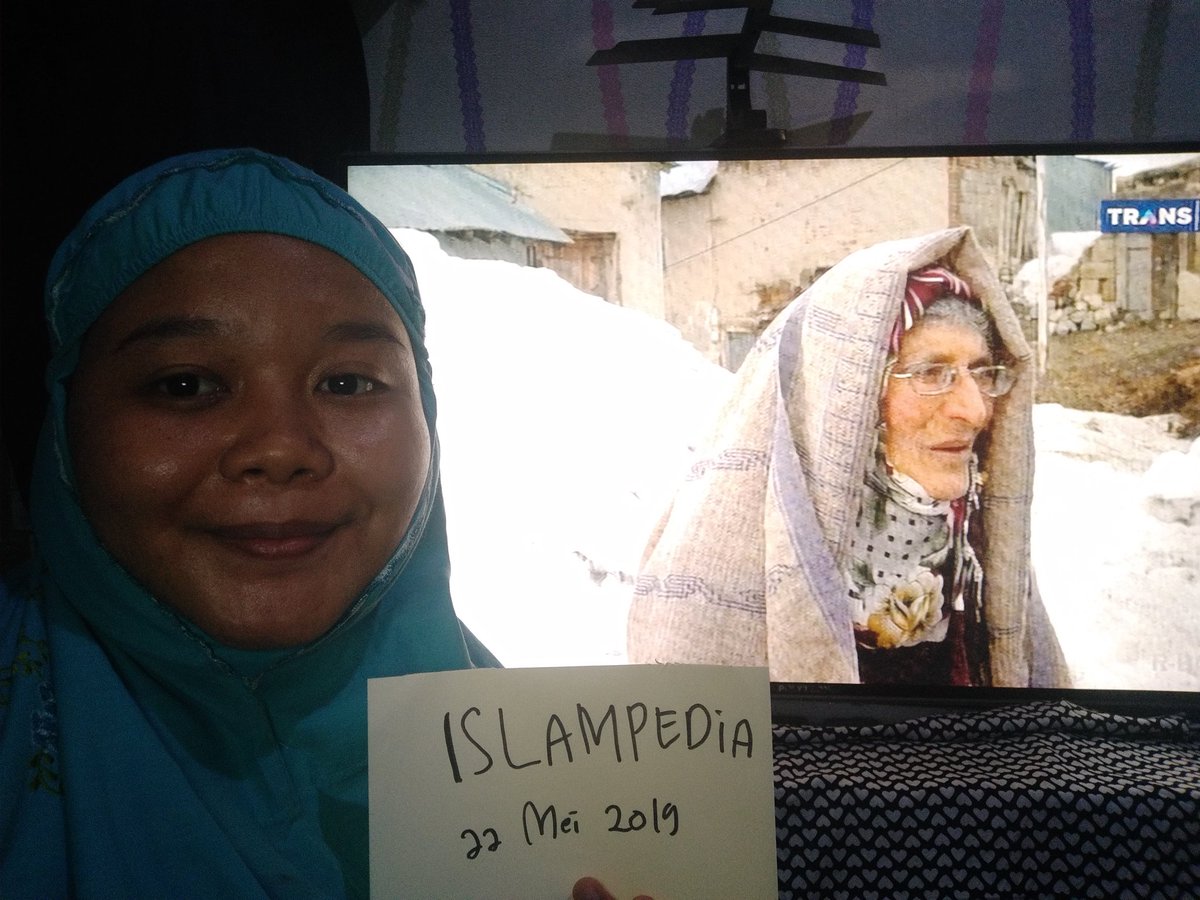 ERnanaiman's tweet photo. @news_trans7 Assalamualaikum @news_trans7 Hijab tradisional turki adalah EHRAM yang artinya kain penutup yang menutupi tubuh hingga kepala bahkan wajah digunakan sejak 200 tahun silam terbuat dari bulu domba bisa ditemui di provinsi erzulum 
#kuisislampediat722052019 https://t.co/NutCMiJrNw