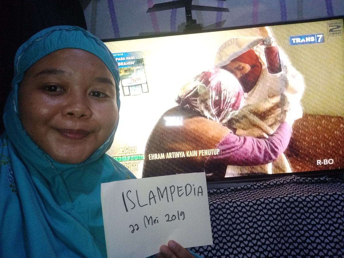 ERnanaiman's tweet photo. @news_trans7 Assalamualaikum @news_trans7 Hijab tradisional turki adalah EHRAM yang artinya kain penutup yang menutupi tubuh hingga kepala bahkan wajah digunakan sejak 200 tahun silam terbuat dari bulu domba bisa ditemui di provinsi erzulum 
#kuisislampediat722052019 https://t.co/NutCMiJrNw