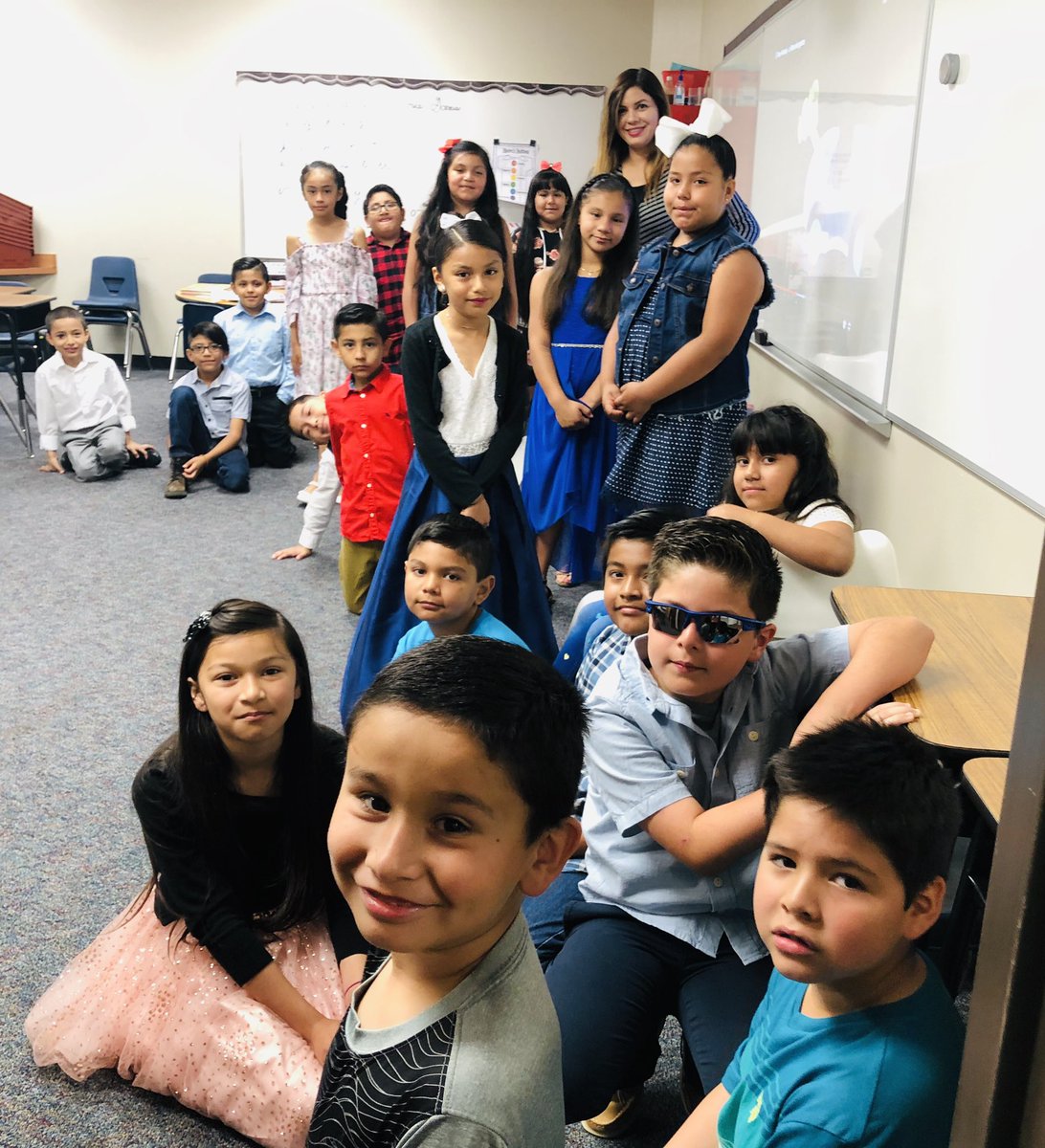 ChapaY15's tweet photo. Just minutes before their graduation ceremony. They are ready for 4th grade! https://t.co/9VKCYz8o7s