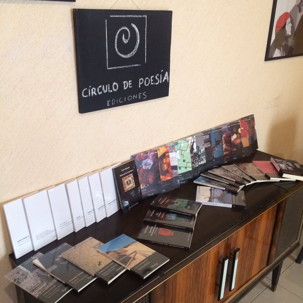 circulodepoesia's tweet photo. En #Pachuca ya puedes encontrar nuestros libros en La Librería de El Andén Cafebrería (José Ma Lozano 102, Maestranza). https://t.co/iV2HVkwD4t