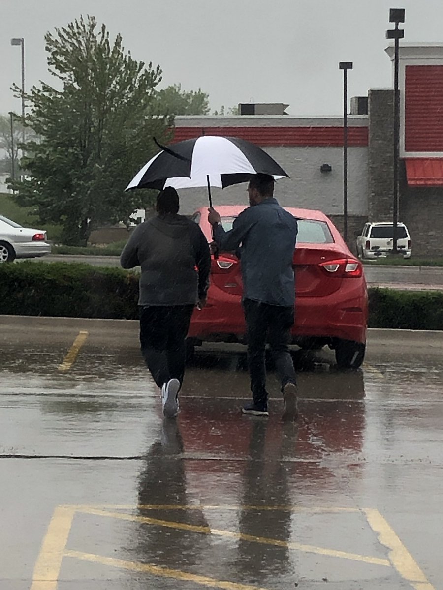 Taking care of our customer over here at O Street! A little rain won’t stop us! #Lincoln #Ostreet #BOLDNorthernplains #CarpeDiem <a href="/TurnerKenney/">Kenney Turner</a> @zena_matti