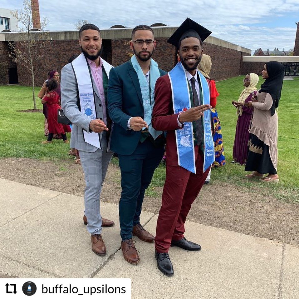 REGION4_UPSILON's tweet photo. The Revolutionary Kyodrowe chapter of Lambda Sigma Upsilon Latino Fraternity Incorporated would like to give a huge congratulations to the recent college graduates Victor David, Wanner Manzanillo, Christian Castillo, Anderson Burgo. Pa’Lante Siempre Pa’Lante ✊🏽 https://t.co/yb6Nna1vV0
