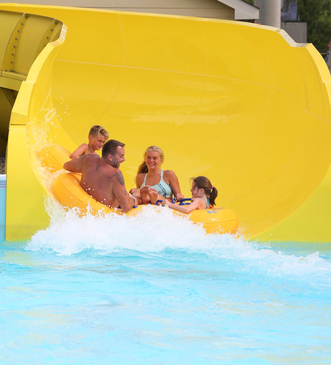 RagingWaves's tweet photo. There's nothing quite like bringing a group of your friends or family into our park on a hot summer day! Check out this link to see how you can save big with our group deal: https://t.co/RgDx3ZunuP #RW19 #RWGiveaways https://t.co/h5uk4VGgY2