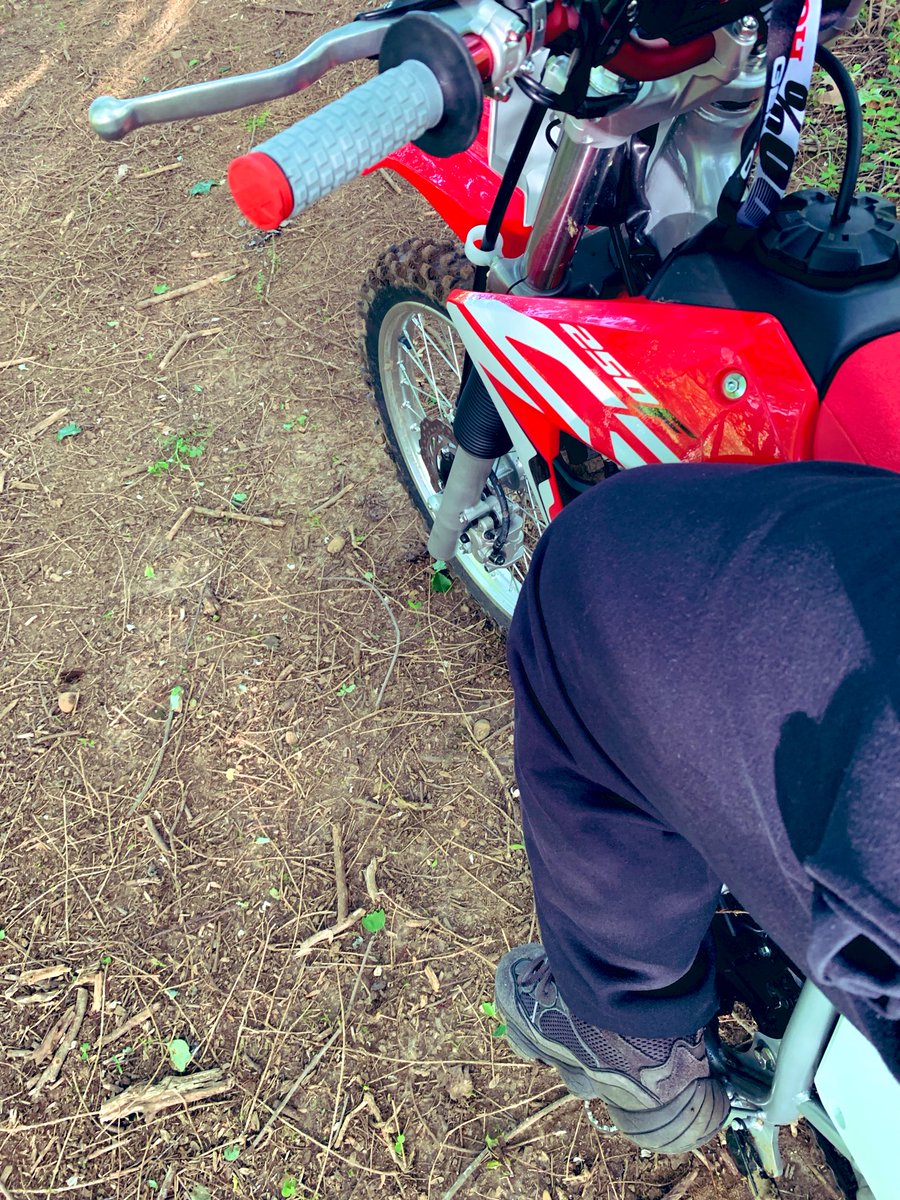 MonetizationK's tweet photo. Backyard trail riding fun #farmlife #Honda #CRF250F #yeezy #bikelife #yeezy500 @kanyewest @theyeezymafia . #ineedasponsor @HondaPowersprts https://t.co/rDRgMsVcbY