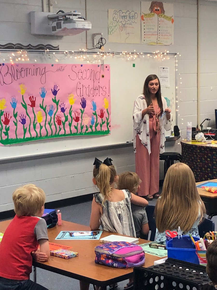 LeaderandReader's tweet photo. So proud of this awesome first year teacher! #BeTheOneBES https://t.co/EYBfXa2SLl