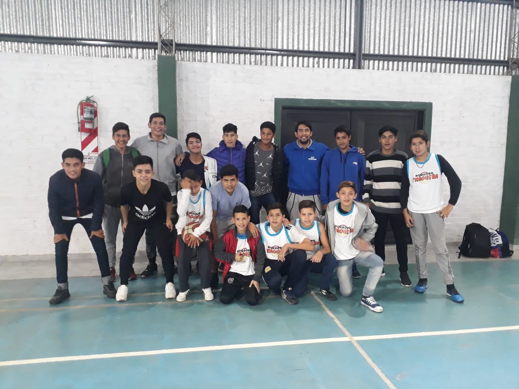 panzardi_jose's tweet photo. #Felicitaciones para los equipos de #Básquet 🏀 que se encuentran representando a #LagunaBlanca en el encuentro de basquet #intercef 
Laguna - Makallé.

💥Gracias a todos los profes del Cef de Laguna Blanca.

Municipalidad de Laguna Blanca https://t.co/GR5NMLy3T1
