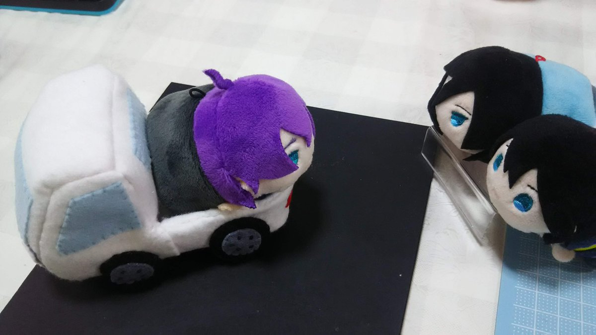 璃羅 加藤縫製所 もちマスの収納に便利な 百均の缶ストッカー 重ねて置けるので省スペースです 出してー 出せー 出してくださーい もちマス もちもちマスコット ダイソー