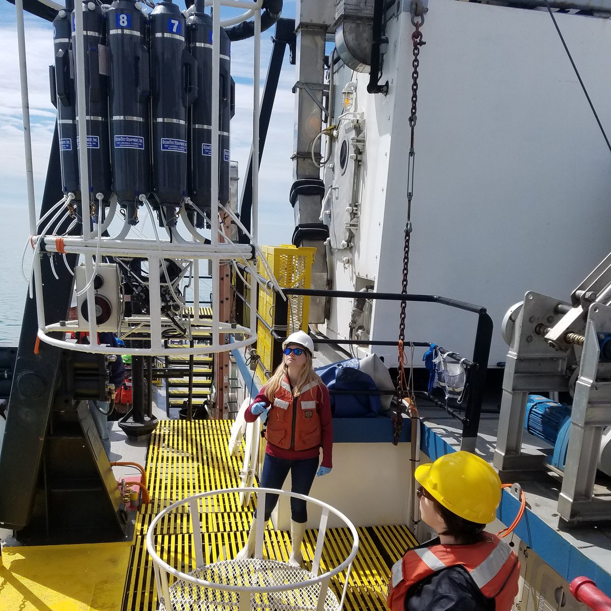 annecdlh's tweet photo. Working it. Truly Coordinated Science @LakeGuardian #CSMI2019 #LakeErie #CIGLR #NOAA #MTRI #OSU #GLNPO #GreatLakes https://t.co/J0pY6iWxJ8