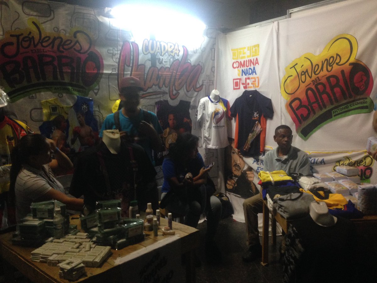 JovenDelBarrio's tweet photo. Jóvenes del Barrio activos en el #ClaeVenezuela2019 desde los espacios del Teresa Carreño, llégate y vacílate nuestro Stand. No andamos jugando #AndamosEnOtra Es el Barrio. https://t.co/2hADlATGFa