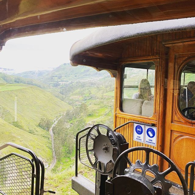 pattysaenzv's tweet photo. Through my window... #landscapephotography #devilsnosetrain #ecuador #alausi #train #bloggerlifestyle https://t.co/yQ0LdHuXUw