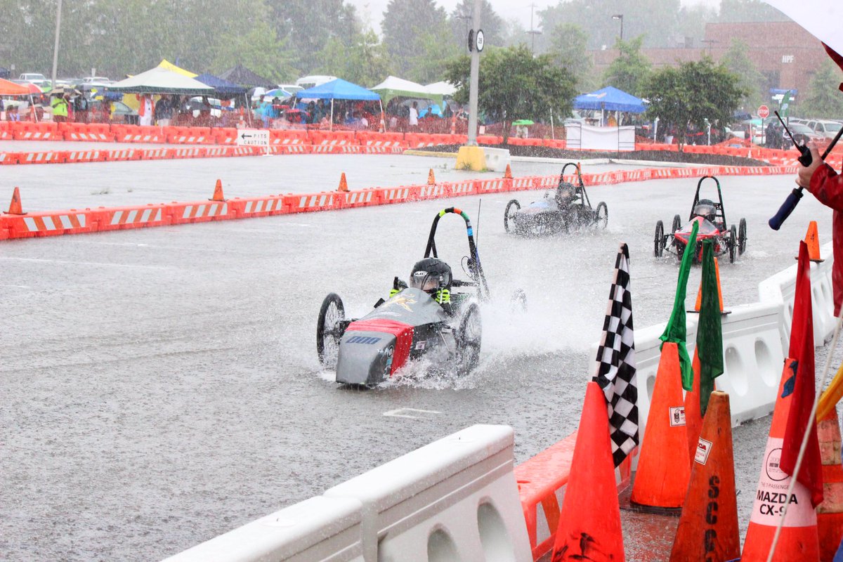 The #ChattanoogaGreenPrix was crazy! Definitely lots of fun as our teams were challenged w/ a new race situation we hadn’t quite experienced before. So much learning this season! 💯🏎💨 🔋🏁 ☔️ 🌧 🇺🇸 #greenpowerusa #greenprix19 #STEM #chattanooga #racing #lcmscougarstrong #kojaks