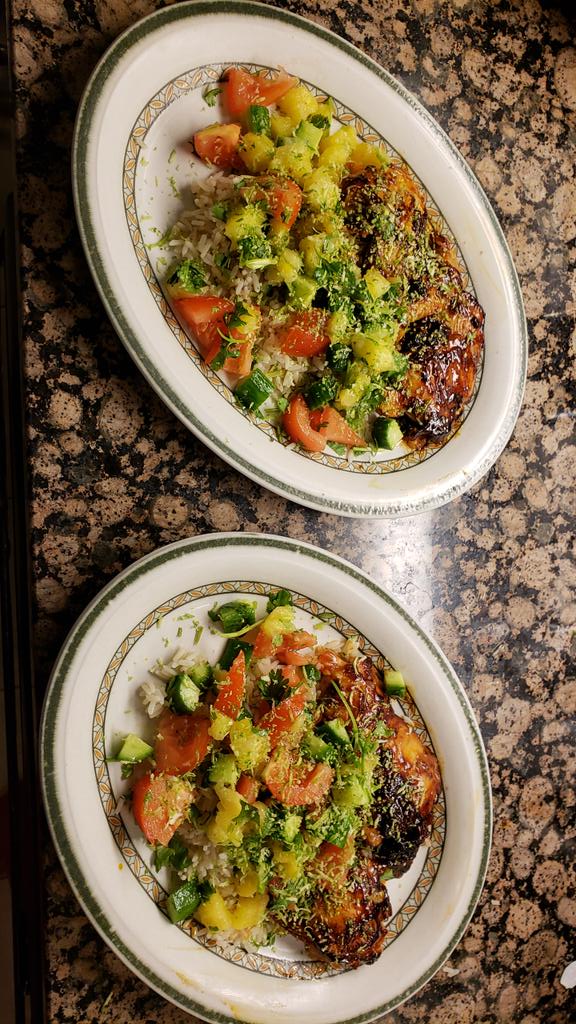 MikeRMillen's tweet photo. Chipoltle-Honey Chicken  with a pinaple cucumber salsa on a bed of rice .....yummy https://t.co/R83WSSQc0R
