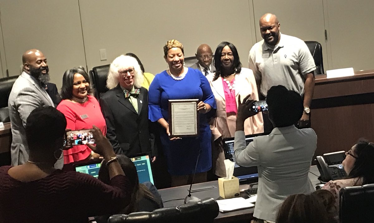HorizonRNE's tweet photo. Richland County Council presents a Proclamation honoring Dr. Sabrina Jones Suber’s recognition as Magnet Schools of America (MSA) National Principal of the Year. #PremierLeader
@Sabrina_suber @RNESaber @RNECavaliers @RichlandTwo @DrBaronDavis https://t.co/7vYfURa7Mv
