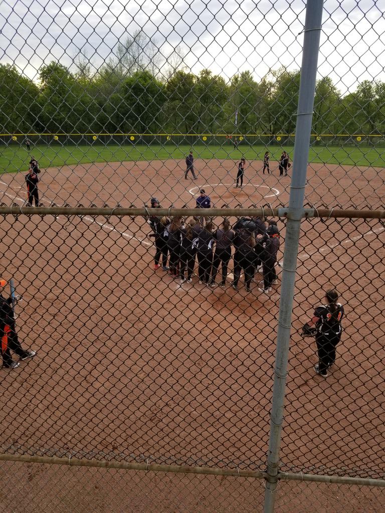 ArmadaAthletic's tweet photo. Maddie Ruczynski just jacks a grand slam in the top of the 7th making the score 15-9. https://t.co/3Ov9X2cCI9