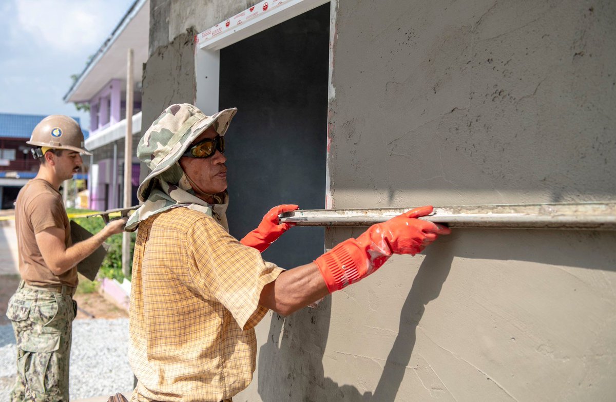 USPacificFleet's tweet photo. #USNavy Seabees from Naval Mobile Construction Battalion #NMCB4 work with Thai counterparts to build a library/disaster relief shelter during the ongoing #PacificPartnership2019 mission in Chonburi, Thailand. https://t.co/PCr0d8M3cu
