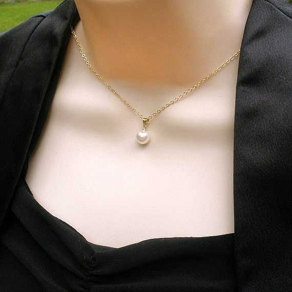 StarringUJewel's tweet photo. Simple Pearl Necklace, Pearl https://t.co/oxE4IHk0NV via @EtsySocial #jewelry #etsymntt #singlepearl #pearlnecklace https://t.co/7guI7fqxPx