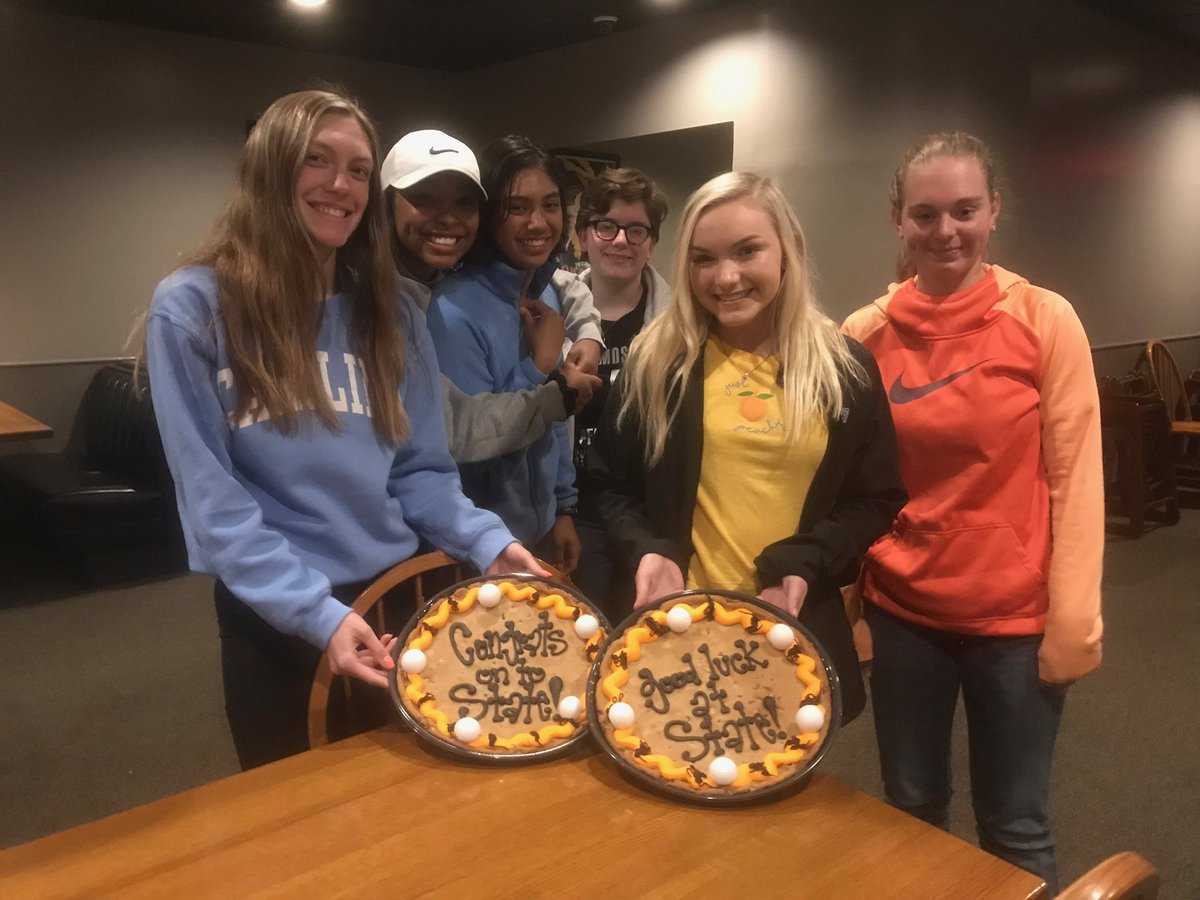 Golf_Grinnell's tweet photo. The girls golf team is still celebrating their victory yesterday!! 🥇🤩⛳️🧡💍
#marriedtothegame https://t.co/y9XFgcDjUO