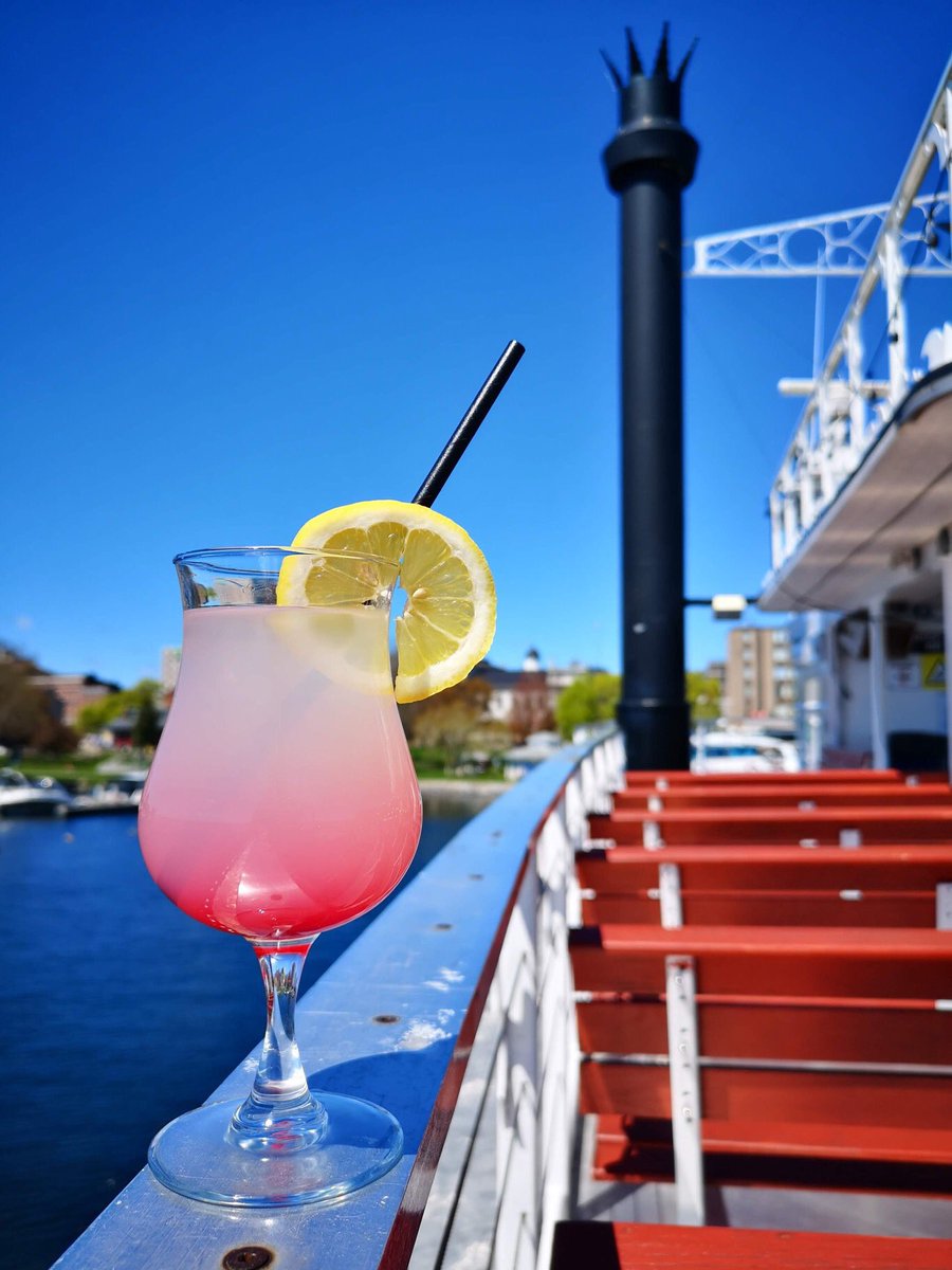 k1000cruises's tweet photo. Spring is here and the time for 🍹 on a ⛴ has arrived in #ygk! ⚓️ #boatlife #visitkingston #1000islands https://t.co/gvFDQJAjkb