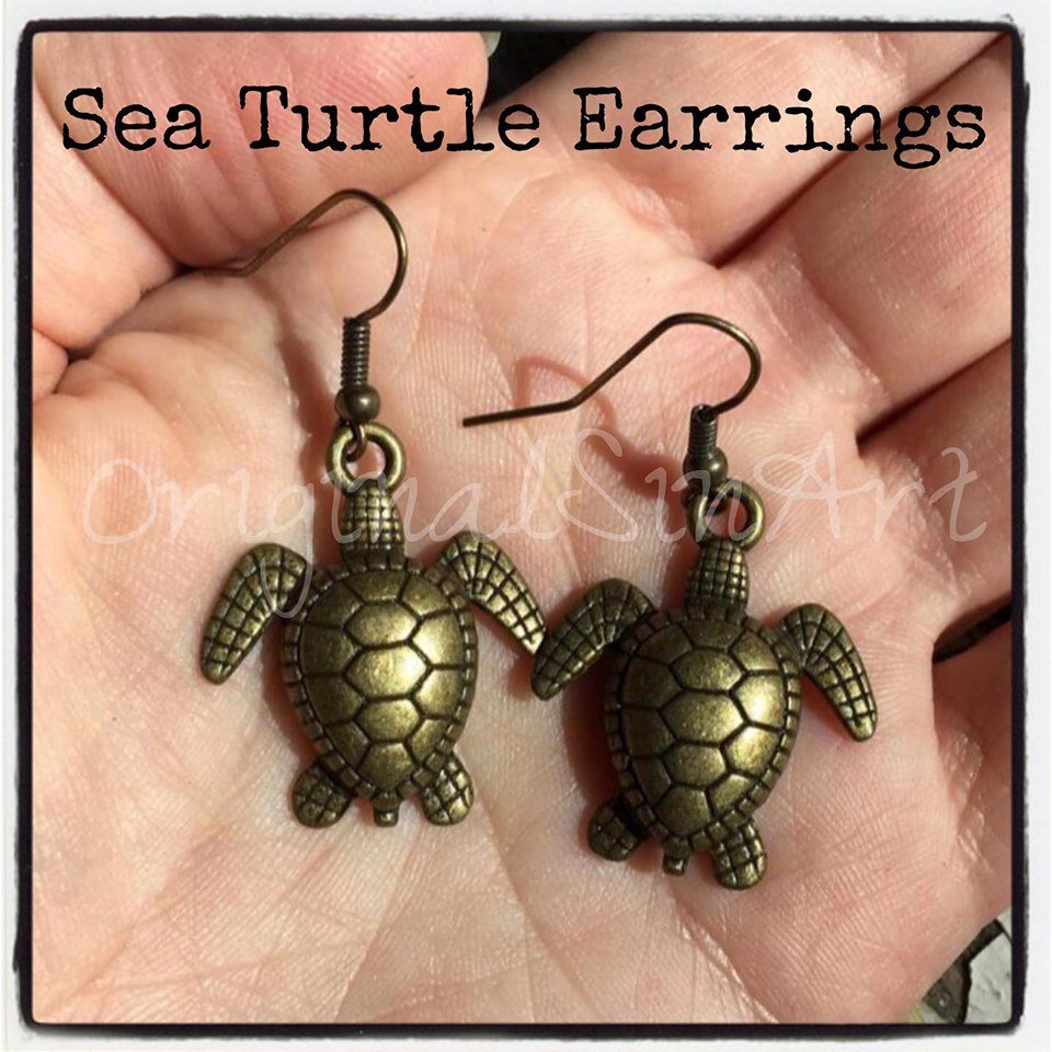 These #SEATURTLE #EARRINGS are available in my #EtsyShop, #OriginalSinArt. 
*
#originalsinarts #jewelrytuesday #handmadejewelry #handmadeearrings #turtles #seaturtles #savetheturtles #etsyseller #shopsmall