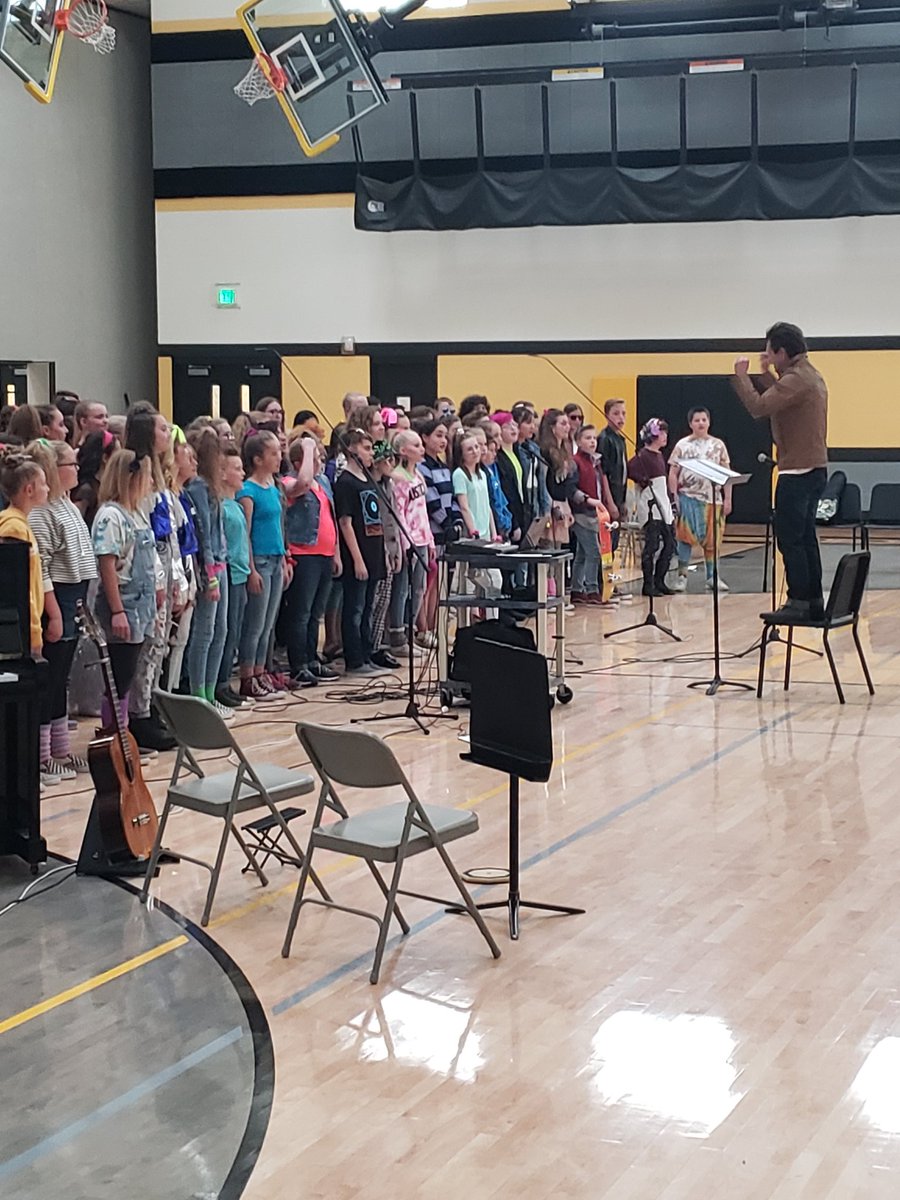 TMSHighlanders's tweet image. TMS and RMMS combined choir. Mr. Malmrose did a great job these past 2 years. We will miss him.