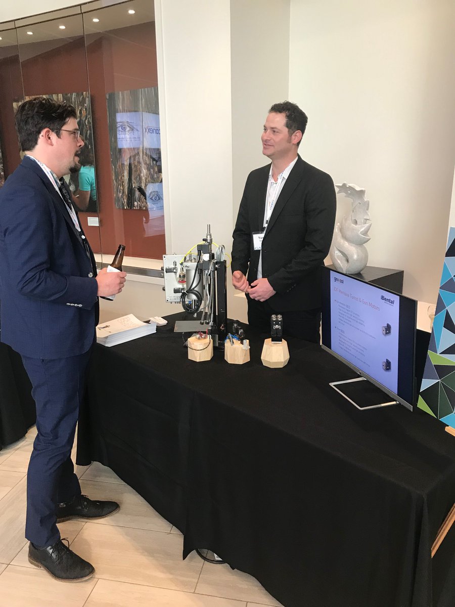 The 2019 Conexx Gala is kicking off with the Israeli Tech Village!  Guests are learning about new technology while enjoying drinks and light bites before the awards ceremony.