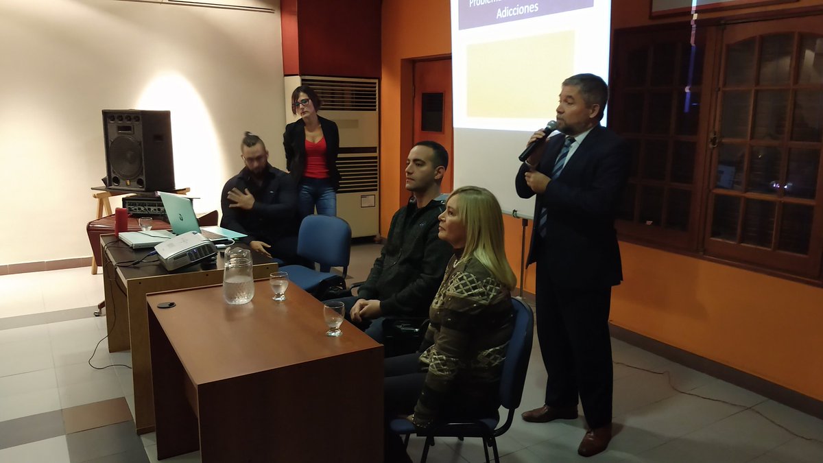 CirculoProfTuc's tweet photo. #CPT #CharlaCPT #charla #evento

@ferogel, presidente del Círculo de Profesionales de Tucumán, agradeció a los presentes por el acompañamiento y felicitó a cada uno de los disertantes. Testimonios reales.

#adicción #droga #prevención https://t.co/lp63aEzJdI