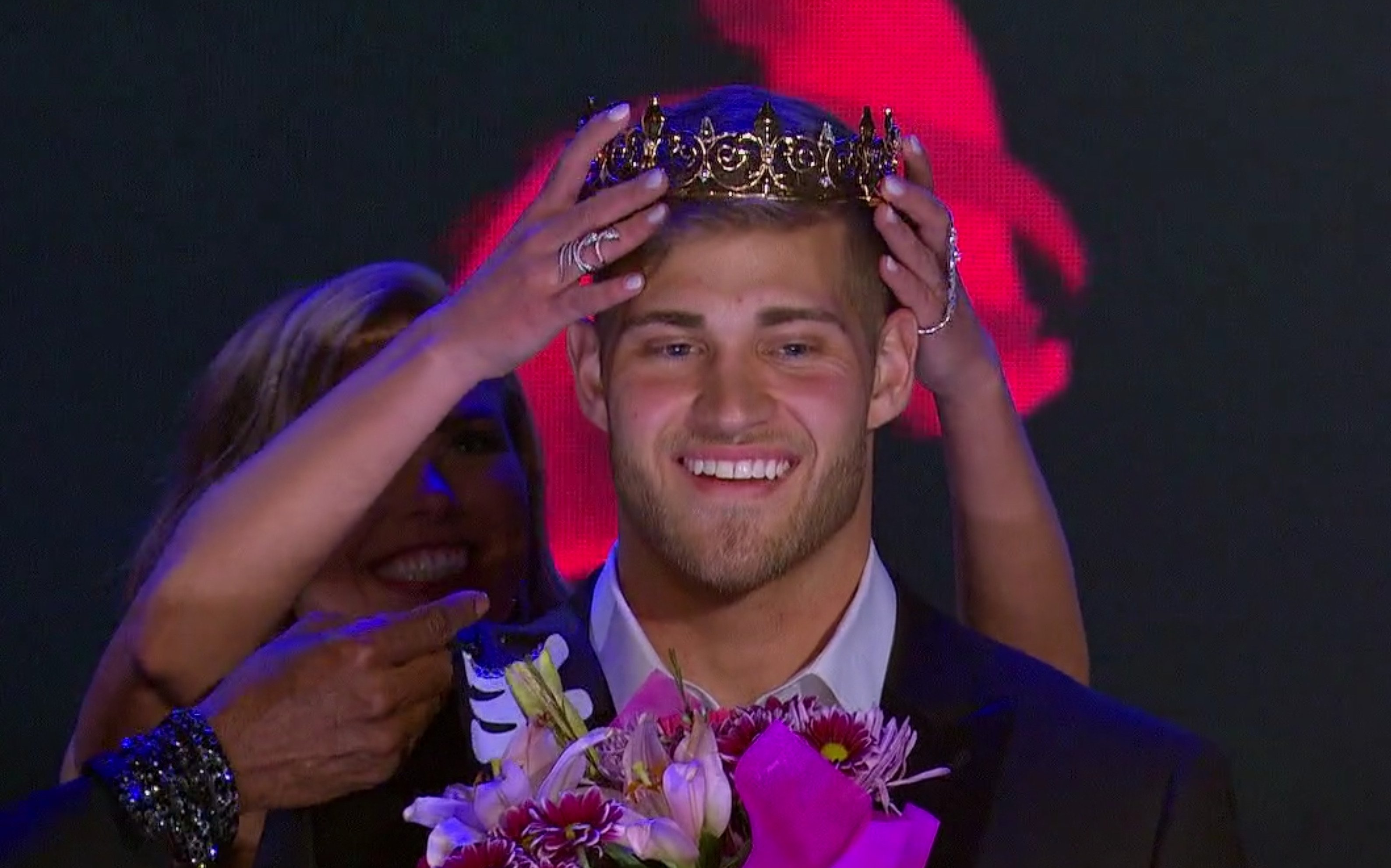 The Bachelorette airing on ABC / Twitter