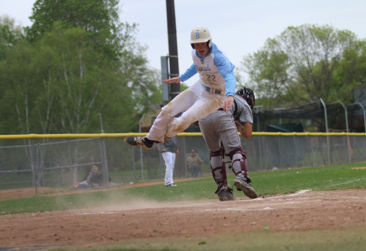 SportsABCpapers's tweet photo. Blaine baseball with a 5-0 shutout over Anoka to win the NWSC championship for a third year in a row. Both teams will be top contenders in the Section 7AAAA Tournament that begins next week @BlaineBaseball @AnokaBaseball https://t.co/BFH393Iaqh