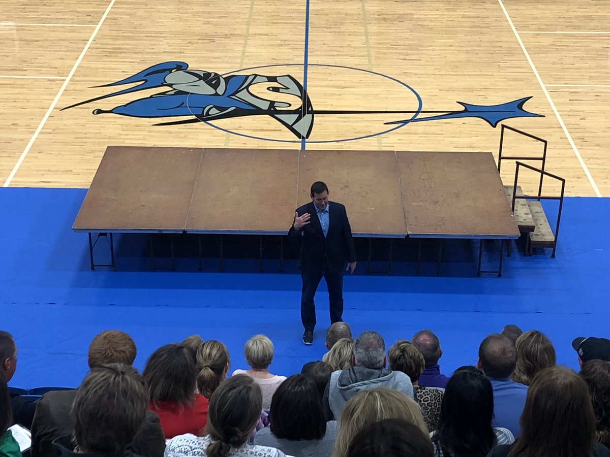 USD381's tweet photo. What a wonderful day and adventure, filled with stories, laughter and positivity!!!! Thank you to the Tom Feist Foundation for bringing @JonGordon11  to Spearville, KS. https://t.co/p7uACrUiZe