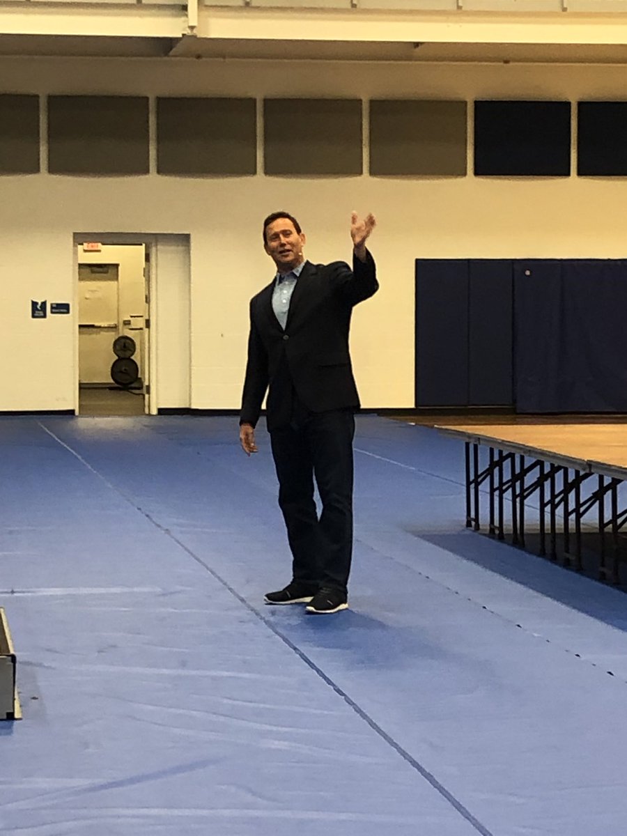 USD381's tweet photo. What a wonderful day and adventure, filled with stories, laughter and positivity!!!! Thank you to the Tom Feist Foundation for bringing @JonGordon11  to Spearville, KS. https://t.co/p7uACrUiZe