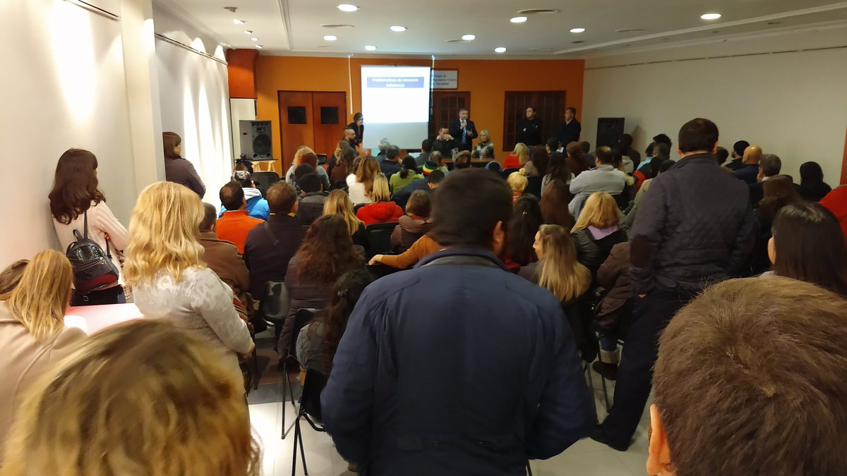 CirculoProfTuc's tweet photo. Gracias al ING. Luis Antolini, presidente del Colegio de Ingenieros Civiles de Tucumán por prestarnos el si casa para este gran encuentro.

#CPT #CharlaCPT #charla #evento 

#adicción #droga #prevención https://t.co/2hGXyH0khk