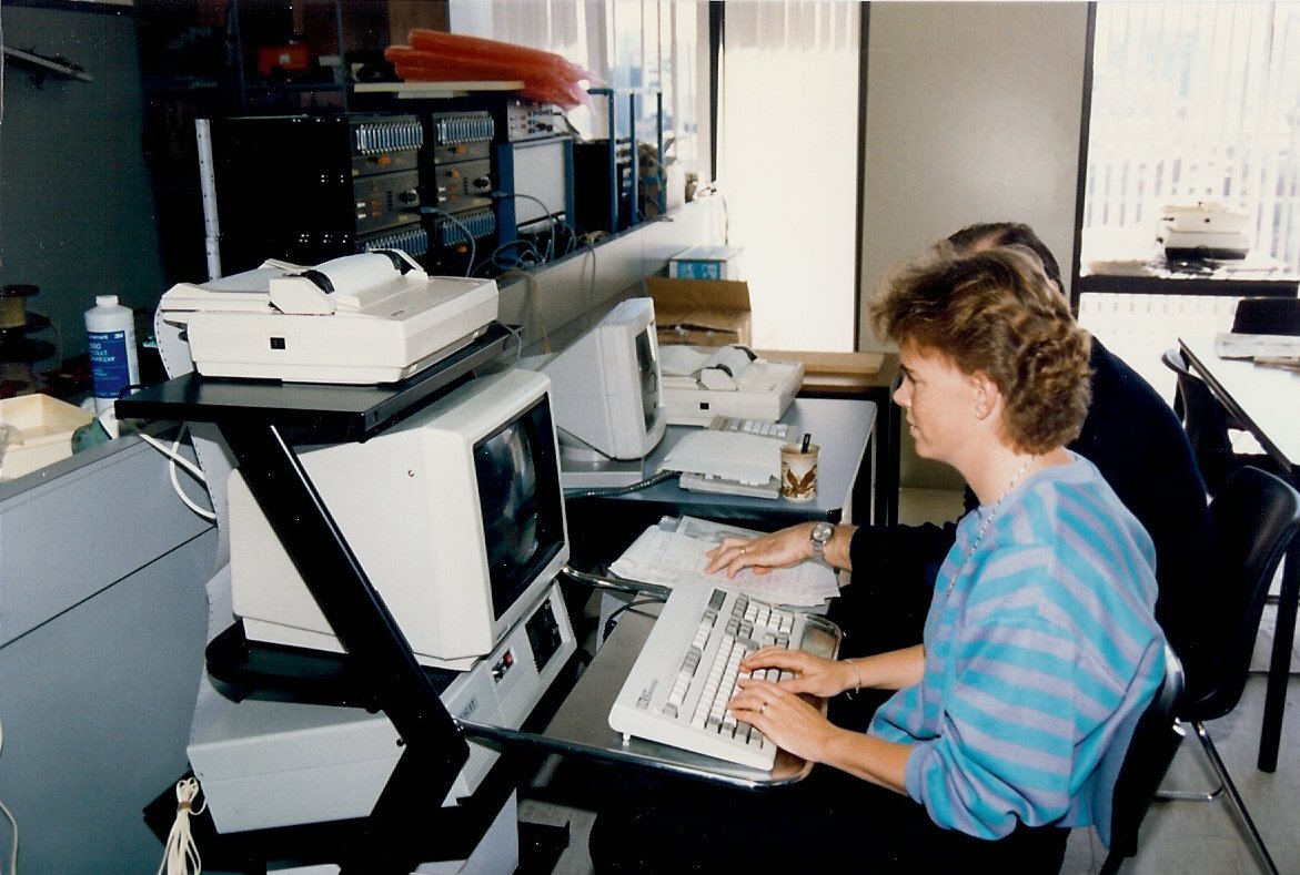 SA_MFS's tweet photo. A #WAFAWednesday throwback to MFS HR Scheduler, Mandy with the latest in technology in about 1990. Mandy had a long career with the MFS before retiring a couple of years ago. She's fondly remembered by firefighters &amp; staff. #WomenAndFirefighting #ThanksForYourService https://t.co/jYSQk64Jmp