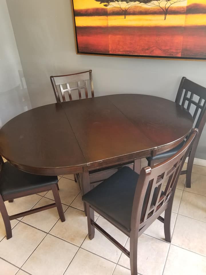 consignitbc's tweet photo. Contemporary Round Dining Table with Leaf Extension and 4 Chairs (42 x42" Extended 42 x 60") $280

Go to https://t.co/cWILzsq5GN for current sale price and
current availability status!

#VancouverSecondHandFurniture #TriCities
#Consignit #PortCoquitlam #UsedFurniture https://t.co/7J8iNqtnMZ