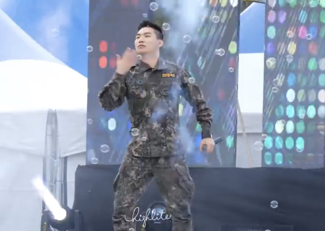 daesungfishh's tweet photo. D436 -D171
Can you name the songs here?
🤪👻🤗
#midweekchallenge 😆
#hwaiting #hugsssss 😘 https://t.co/nKPoXYXKQu