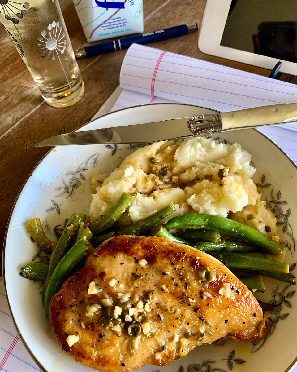 LAwmn99's tweet image. Chicken piccata w garlic green beans, mashed potatoes #simplesuppers #workingdinner #quickandclean #cleaneats #glutenfree #delicious #tastyTuesday